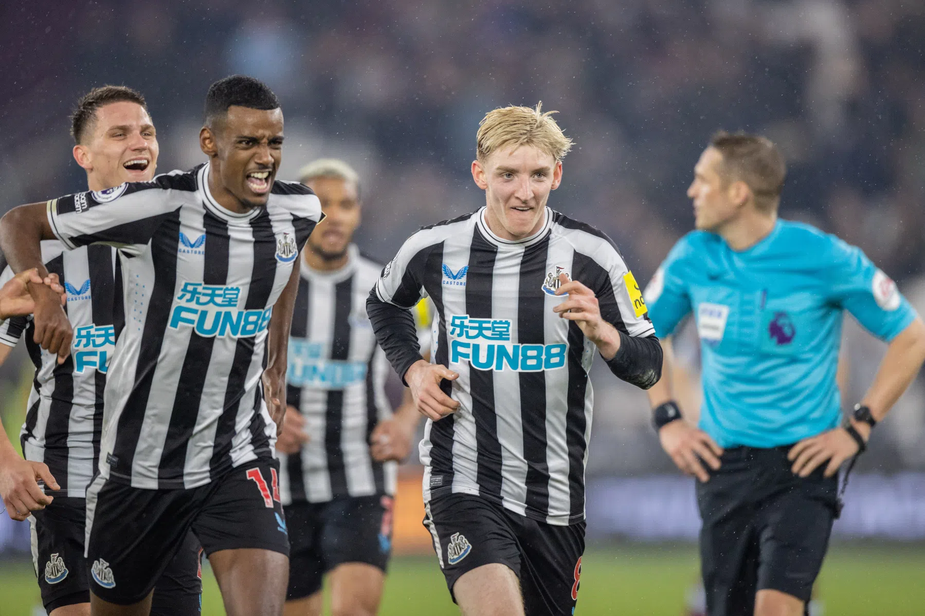 Hasselbaink lyrisch over Isak: 'Zoals hij zijn er niet veel meer'