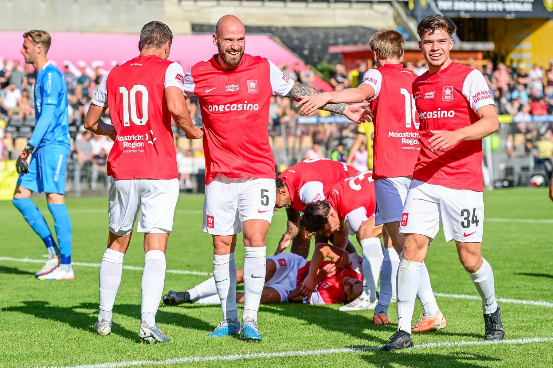 MVV zegeviert in Limburgse derby, Eindhoven en Willem II in evenwicht