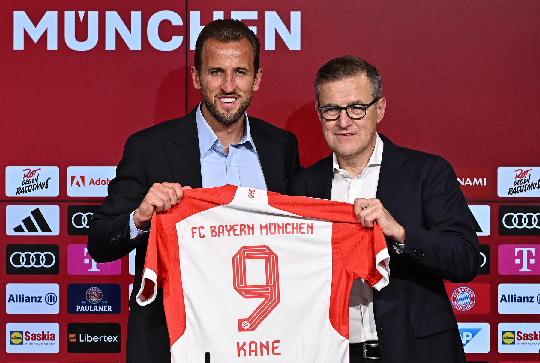 Kane blikt terug op hectische week en verklaart keuze voor Bayern