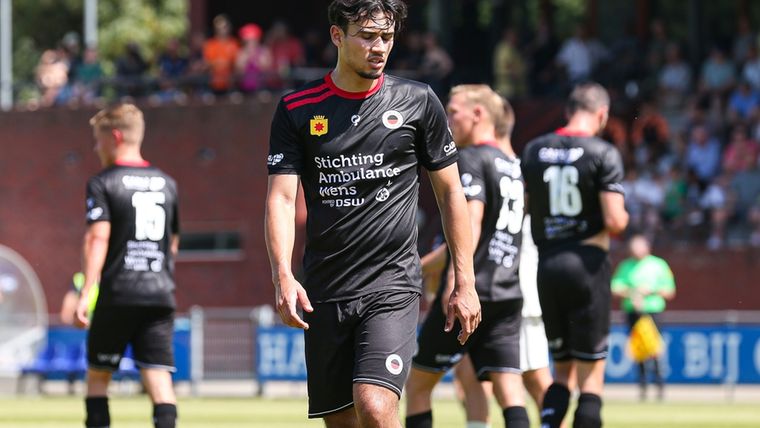 Linksback van Excelsior tekent in het Championship