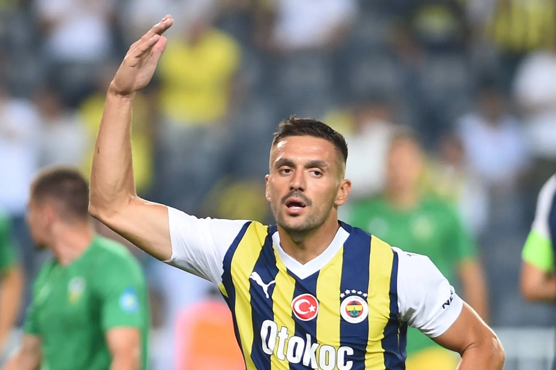 Penaltymisser Tadic deert Fener niet, Kluivert wint bij Turks trainersdebuut