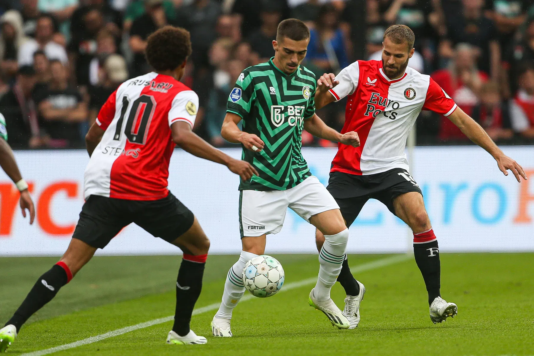 Slot plaatst vraagtekens bij actie Nieuwkoop na 'terechte' rode kaart