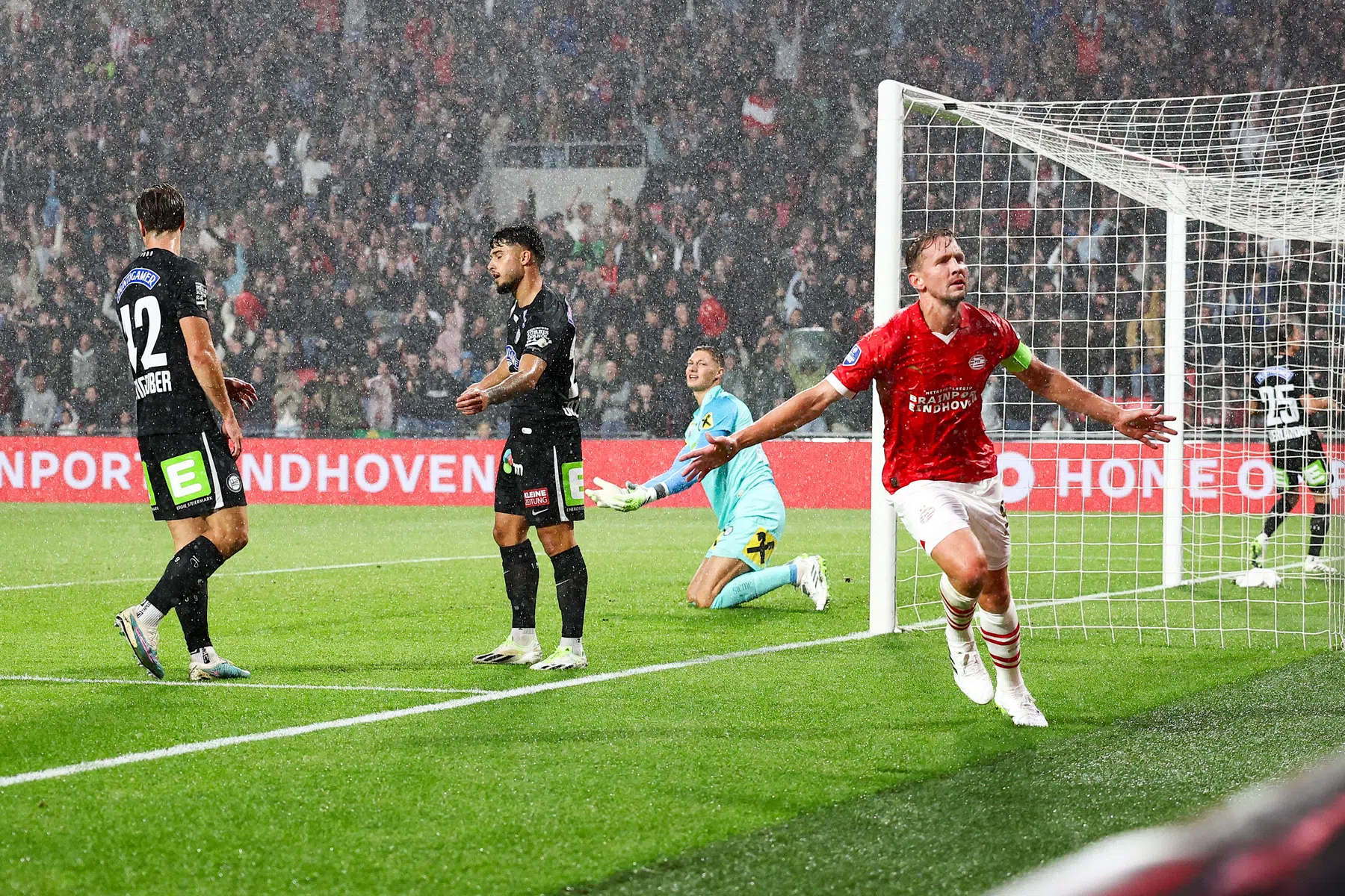PSV reist met 21 spelers naar Oostenrijk, Tillman niet van de partij