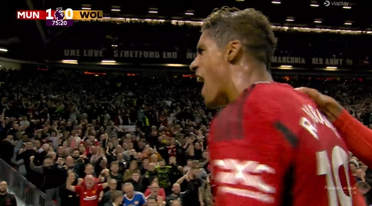 Varane kopt Ten Hags United naar zuinige zege in openingswedstrijd