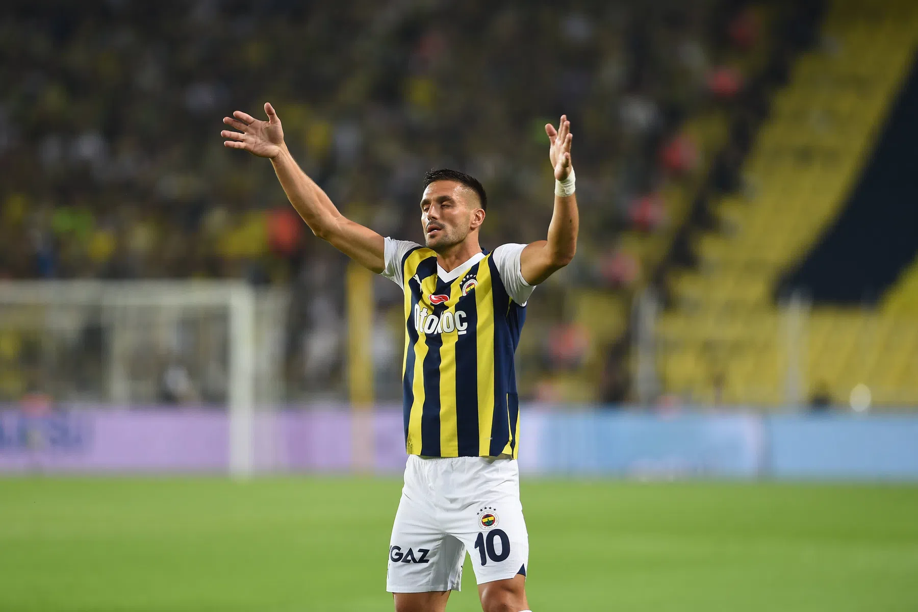 Tadic zag Fenerbahçe in paniek raken tegen laagvlieger