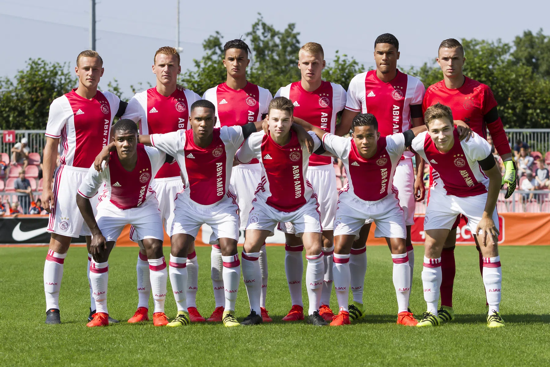 Oud-jeugdspeler Ajax bewandelt bijzonder pad