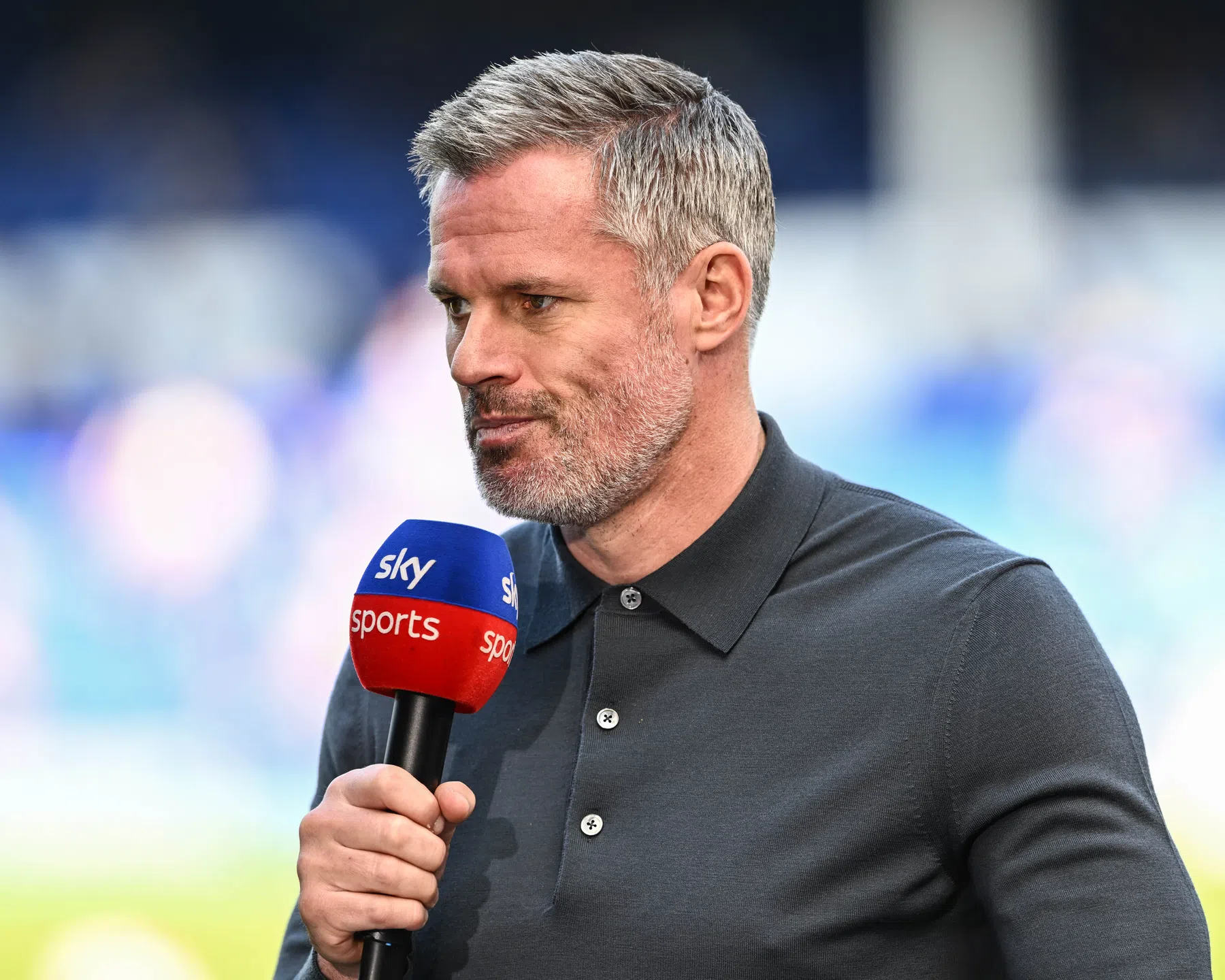 Carragher maakt zich zorgen om 'absolute puinhoop' bij Liverpool