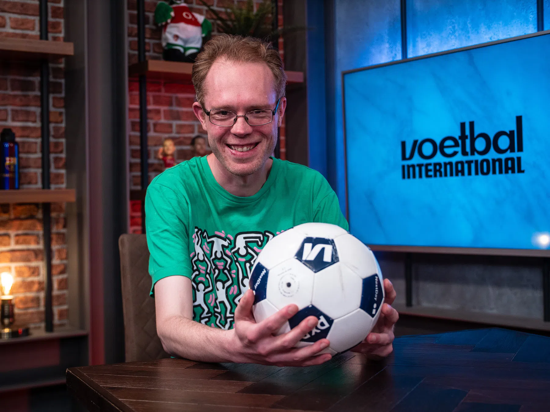 Michel Abbink keert terug bij Voetbal International