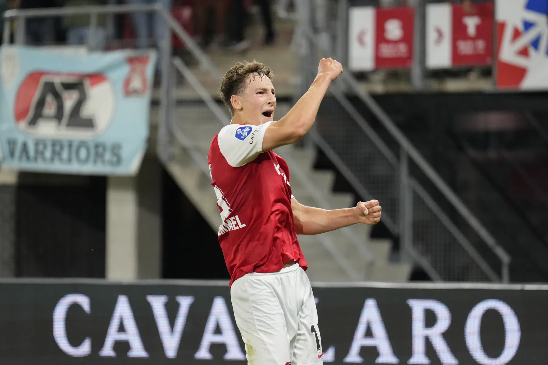 AZ plaatst zich voor play-offs, maar doet zichzelf tekort in kansenfestijn