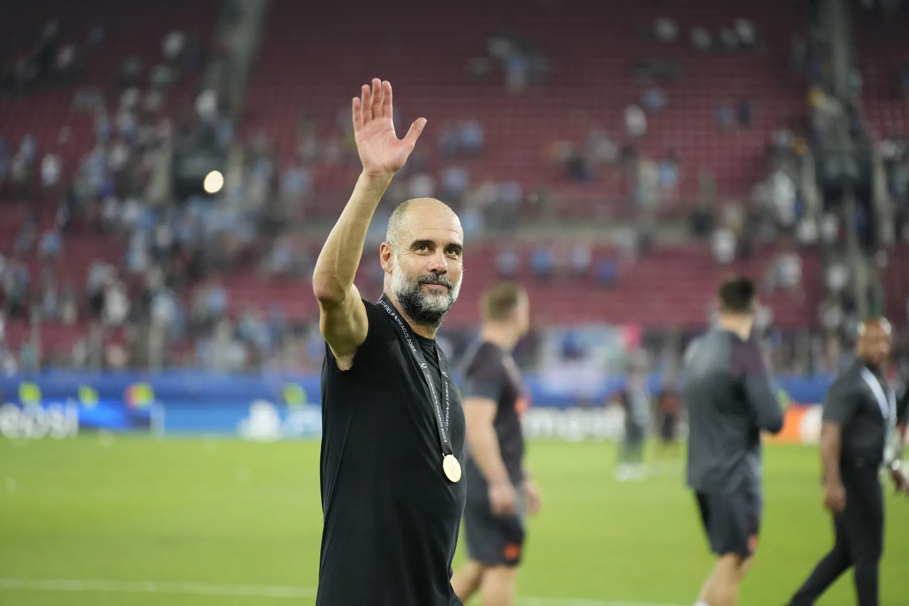 Blije Guardiola deelt ook sneer uit: 'We gaan geen druppel drinken'