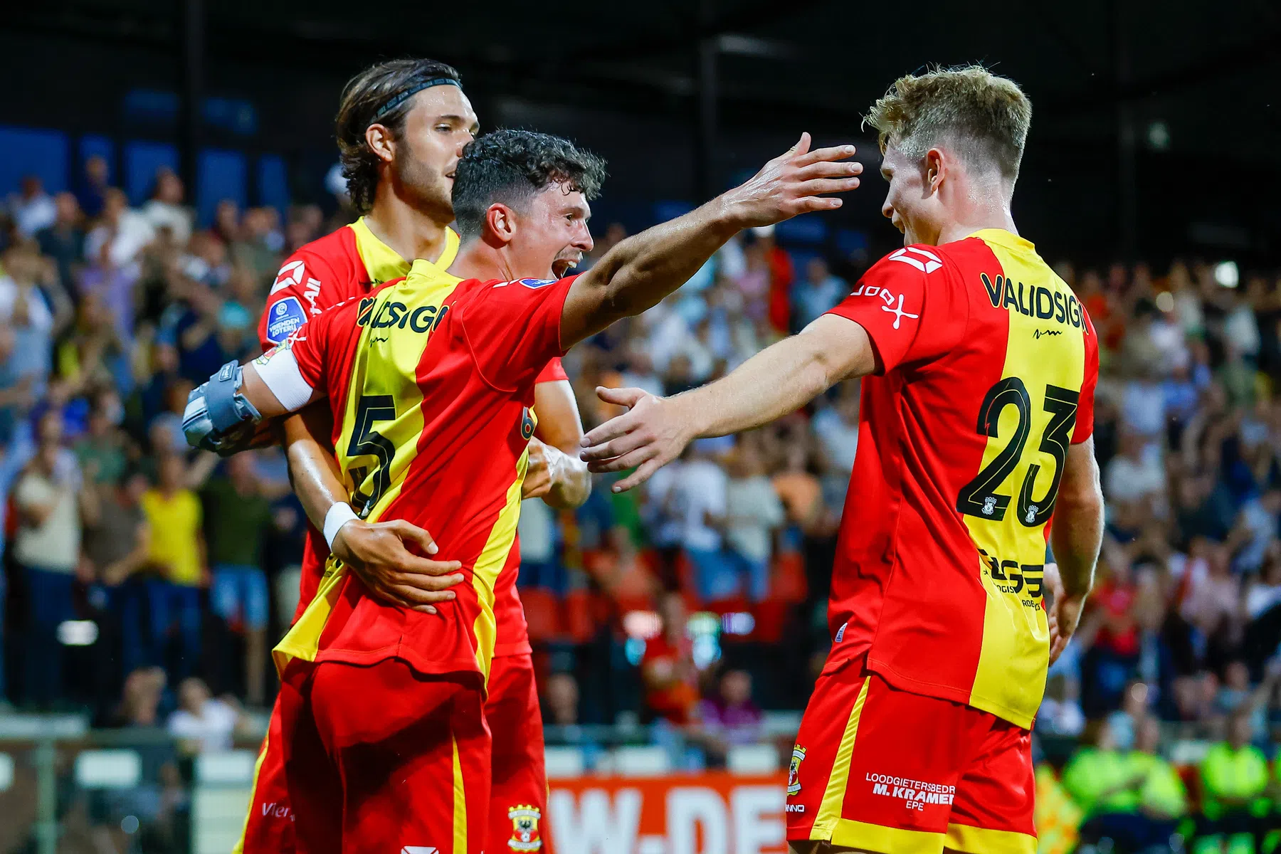 Go Ahead wervelt tegen Volendam en raakt niet in de war van rode kaart