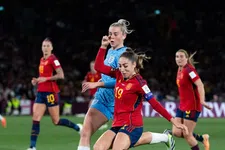 Thumbnail for article: Matchwinner Spanje Carmona hoort na WK-finale dat vader overleden is