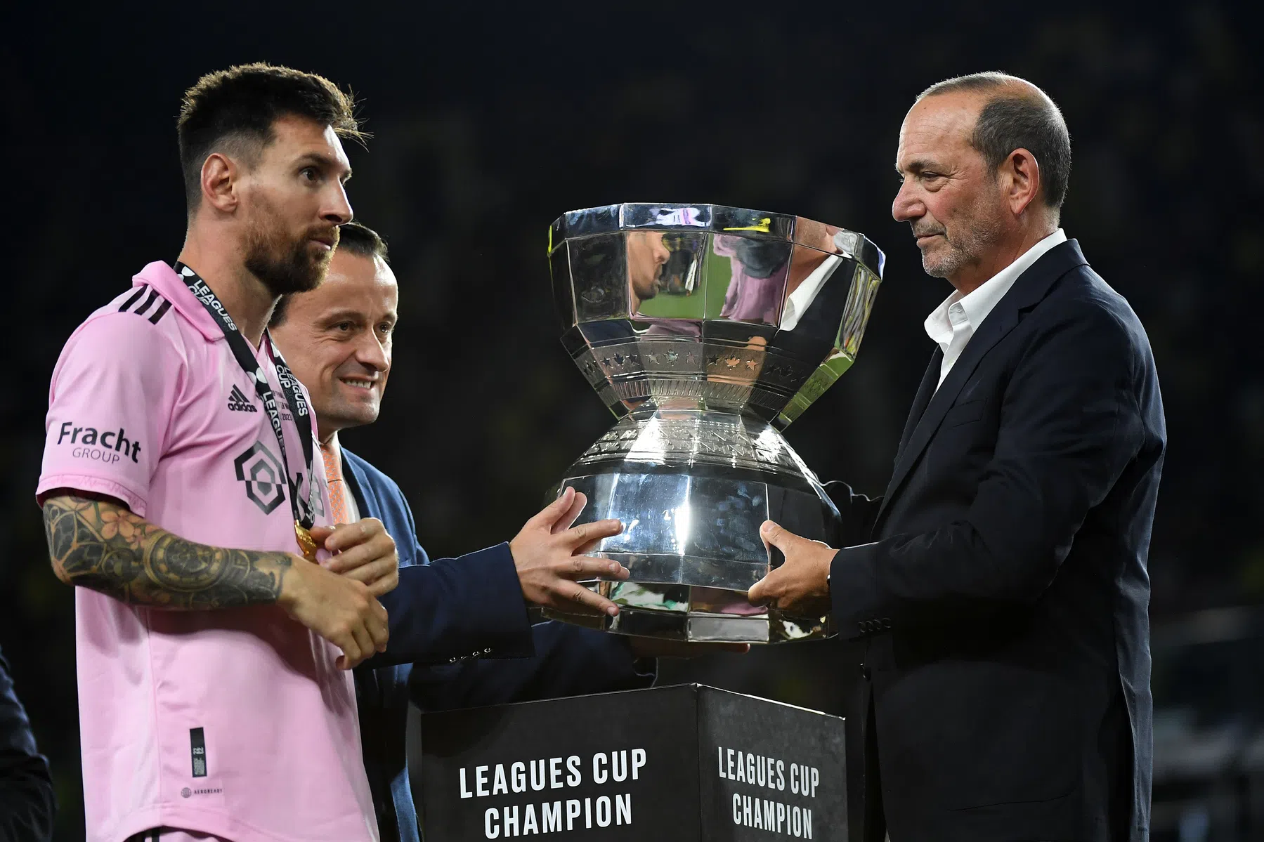 Messi bezorgt Inter Miami met weergaloze goal eerste prijs in clubhistorie
