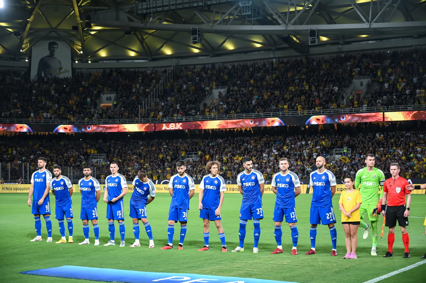 UEFA grijpt keihard in na rellen tussen AEK en Dinamo Zagreb