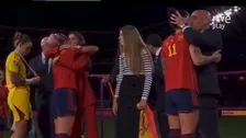 Thumbnail for article: Rubiales biedt excuses aan na ophef om kus aan Spaanse WK-winnares