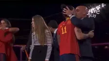 Thumbnail for article: FIFA start onderzoek naar kus van Spaanse bondsvoorzitter