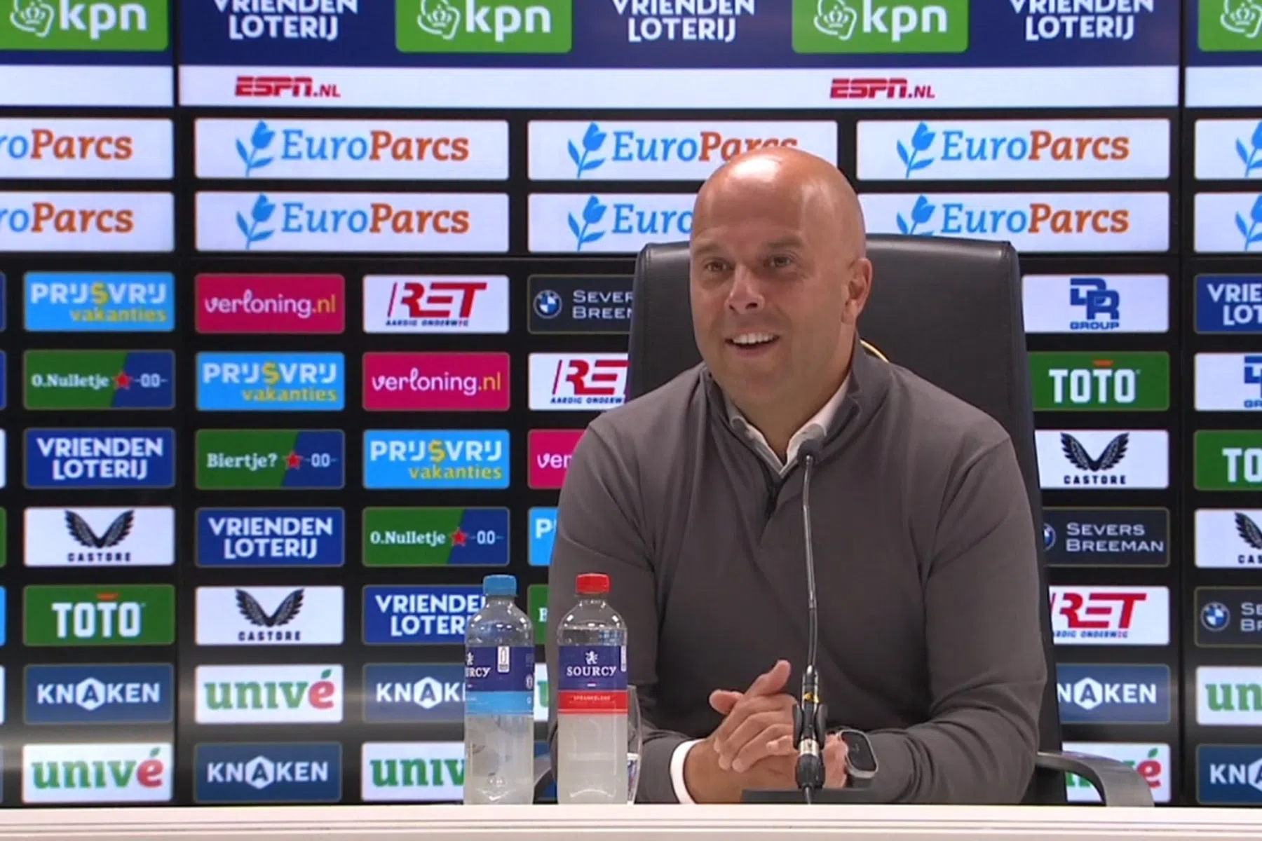 Slot geeft zijn visie: 'Dit team voetbalt misschien wel beter dan vorig seizoen'