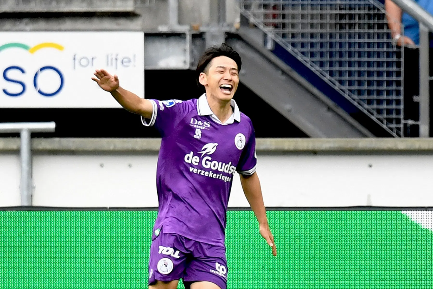 Effectief Sparta grijpt koppositie dankzij overwinning in Heerenveen