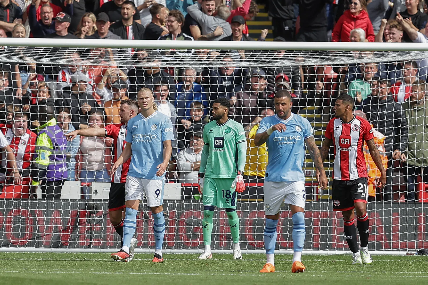 Haaland blijkt ook menselijk: eerste penaltymisser in Engeland