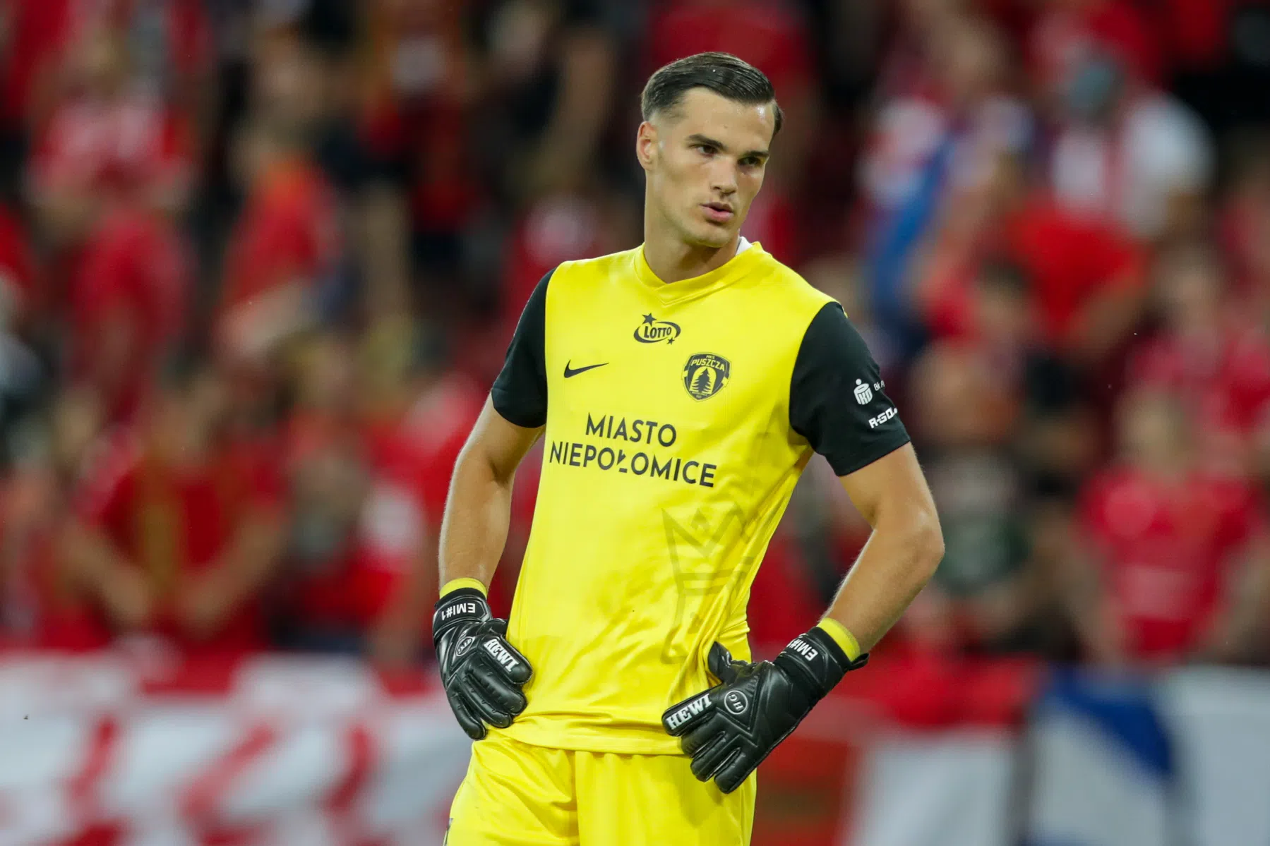 Poolse doelman ziekenhuis ingeslagen om heldenrol in play-offs