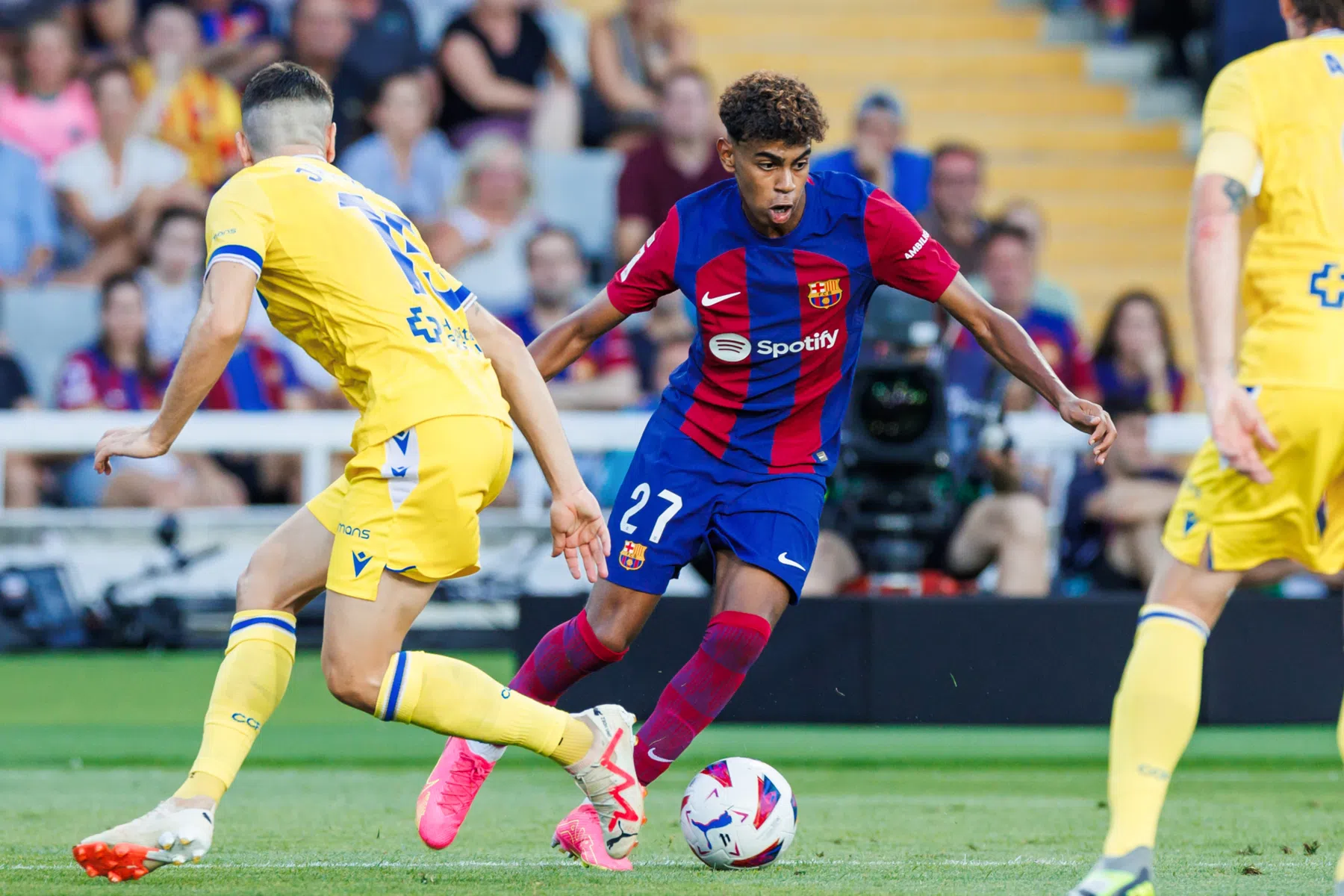 De ongrijpbare magie van La Masía-juweel Lamine Yamal (16)