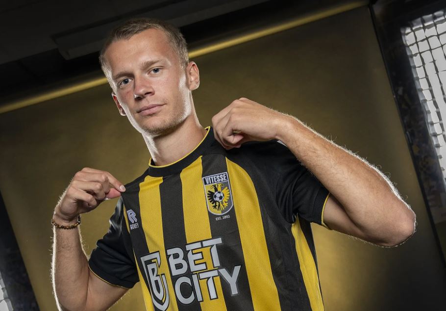 Vitesse heeft zijn gewenste nieuwe spits binnen