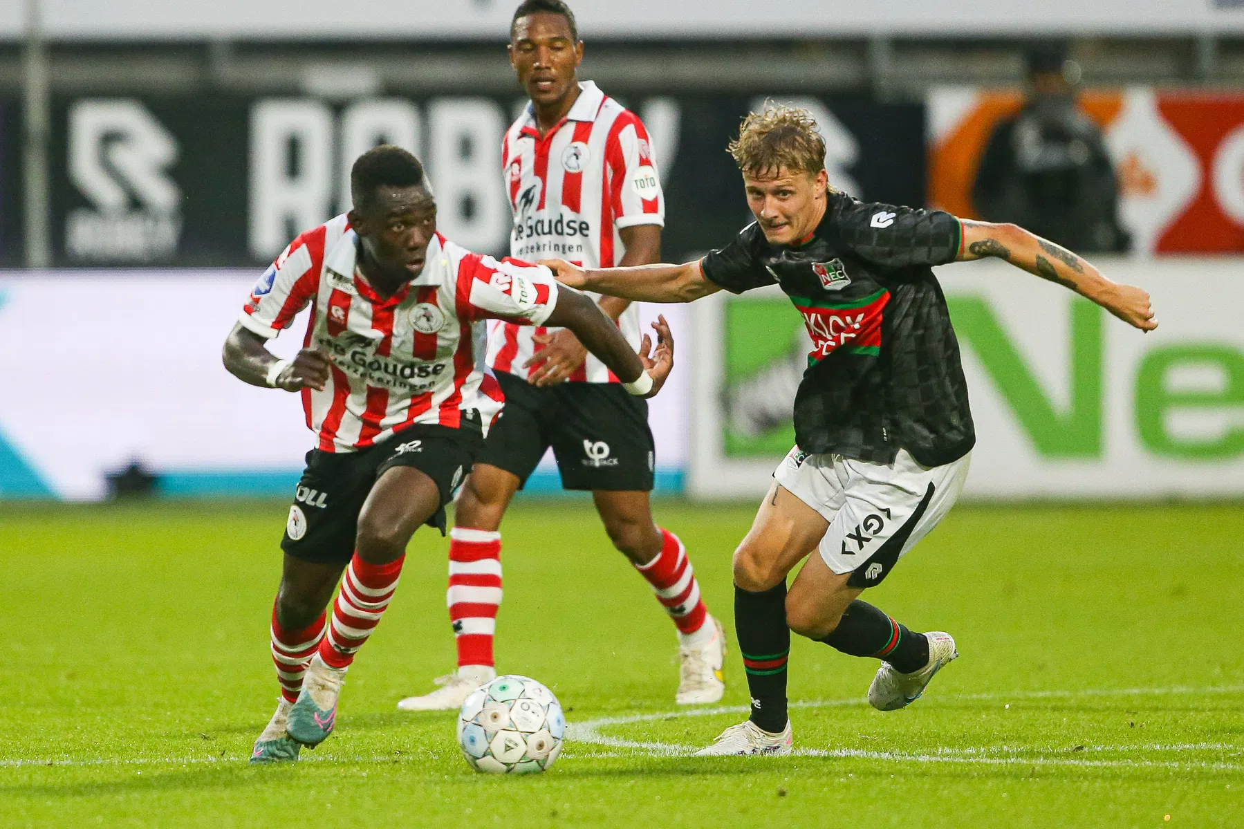 Koploper Sparta knokt zich terug tegen NEC en blijft ongeslagen