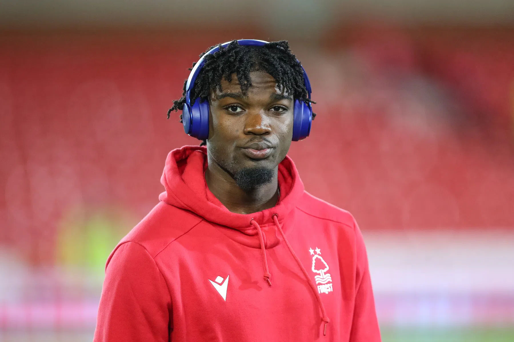 Almere City completeert verdediging met Forest-huurling en strikt aanvaller