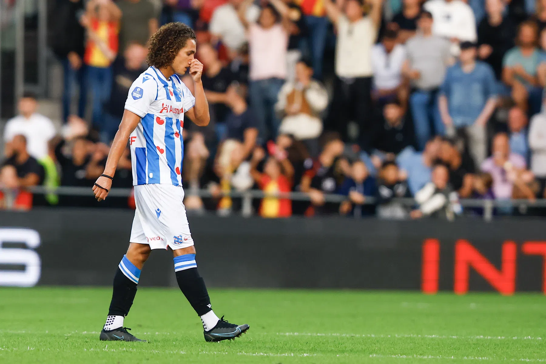 Heerenveen-nieuwkomer gaat door het stof na zijn eerste rode kaart ooit