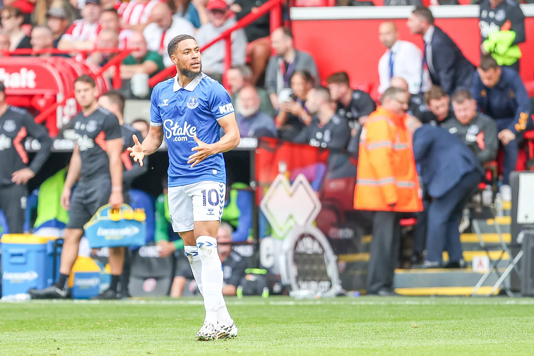 Scorende Danjuma behoedt Everton wederom voor nieuw drama