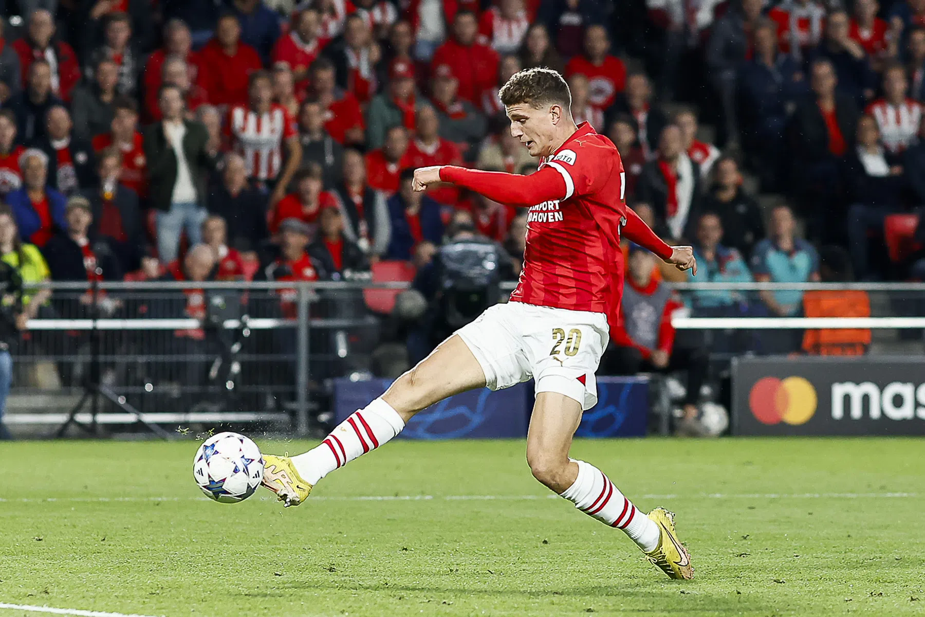 Bosz husselt met opstelling PSV en wijst vervanger Sangaré aan