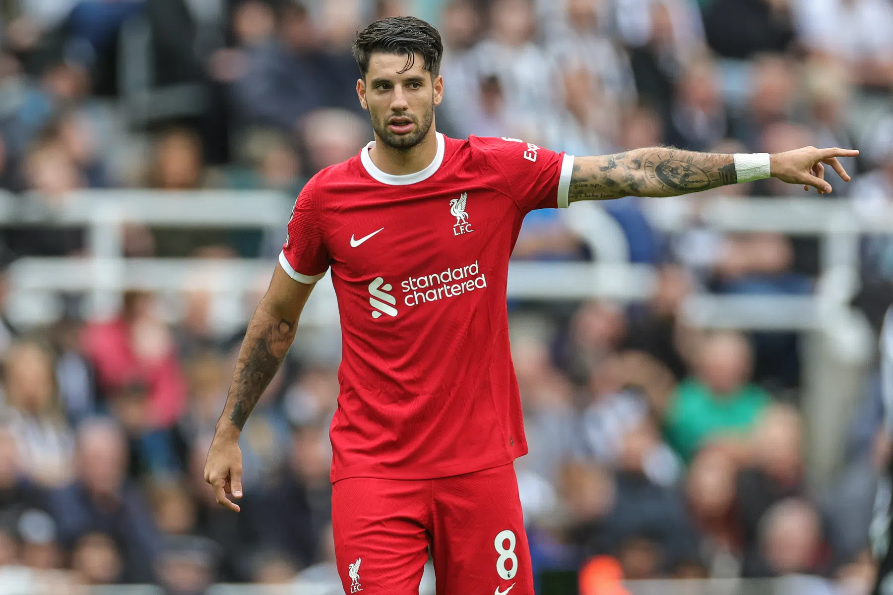 Liverpool wint ook van Aston Villa en blijft ongeslagen