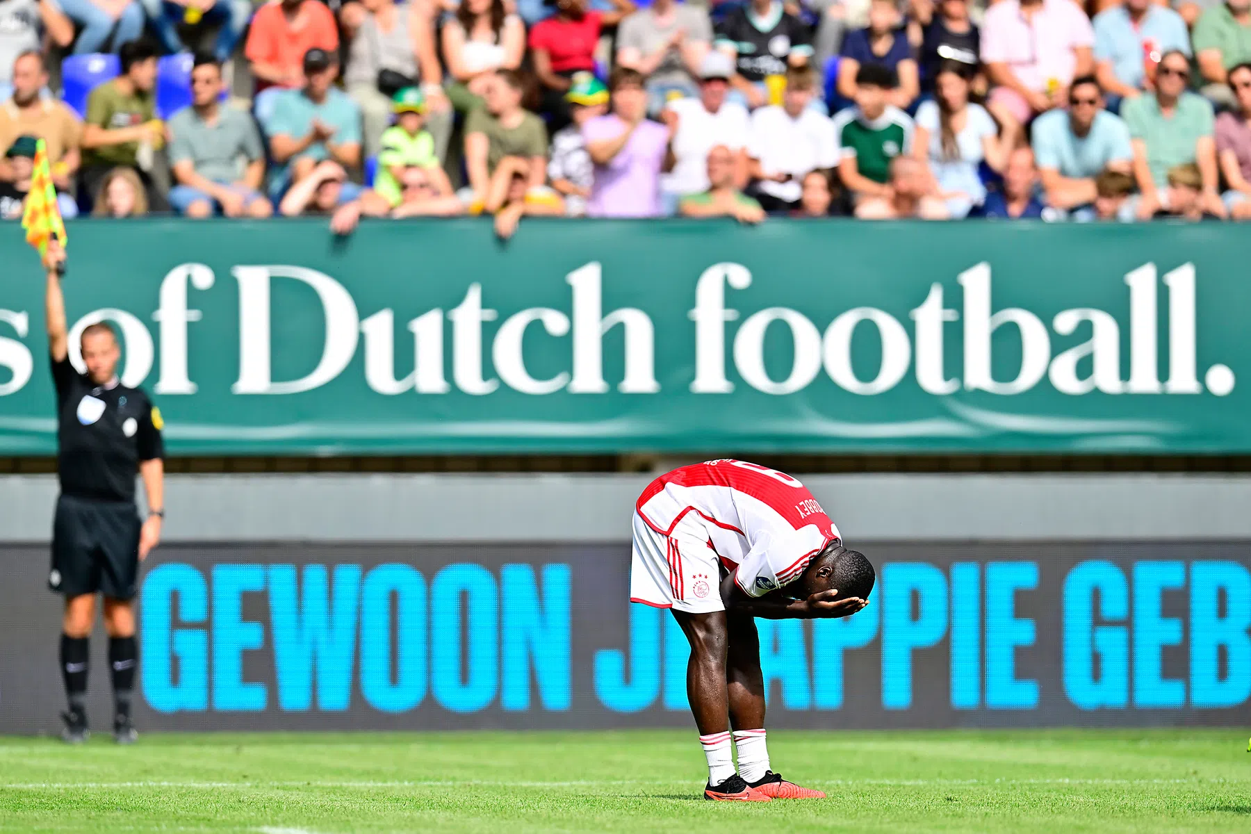 Nieuwelingen brengen zwalkend Ajax geen verlossing in Limburg