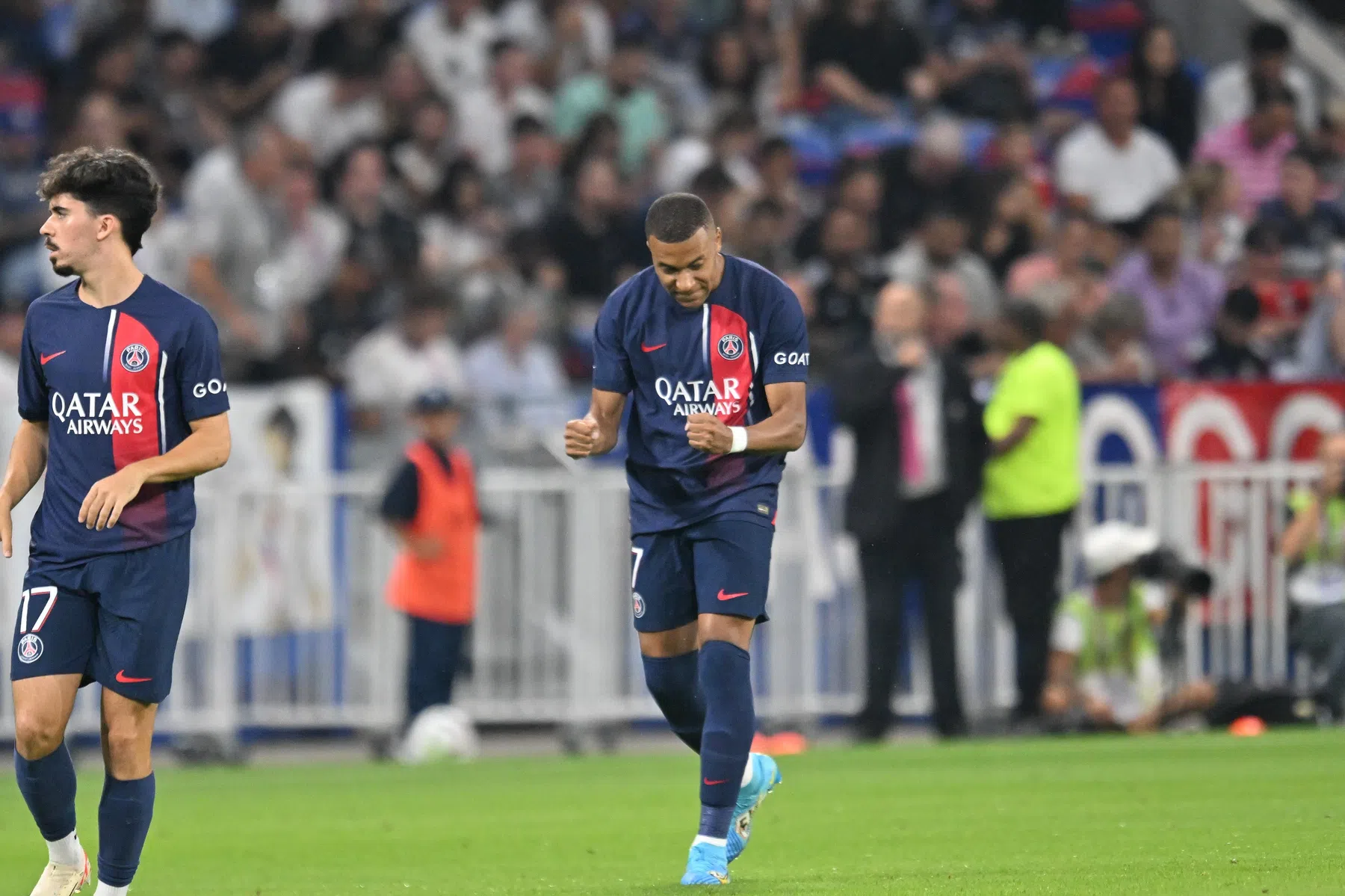 PSG maakt in Franse 'topper' van Lyon de nieuwe hekkensluiter