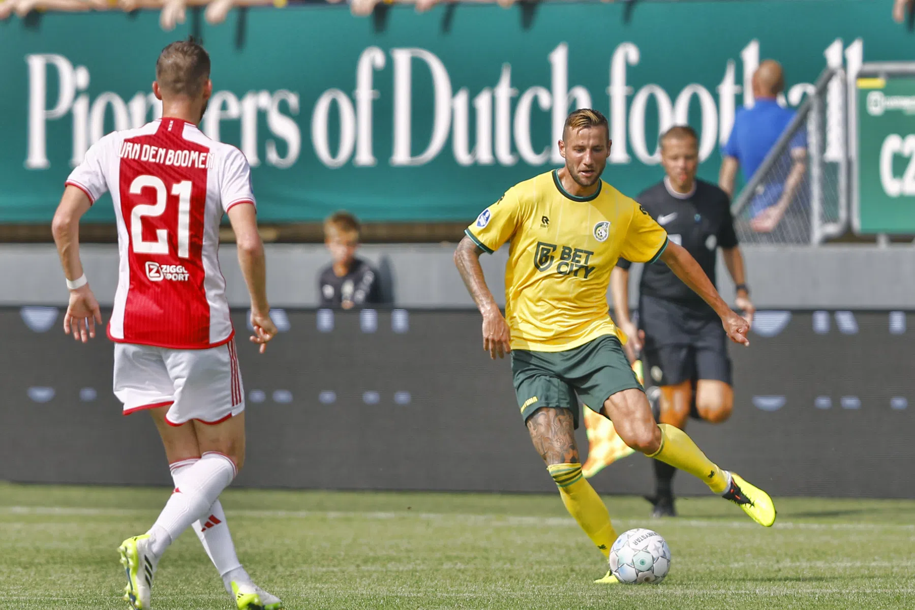 'Ik ben vijf jaar weg bij Ajax en ken gewoon helemaal niemand meer'