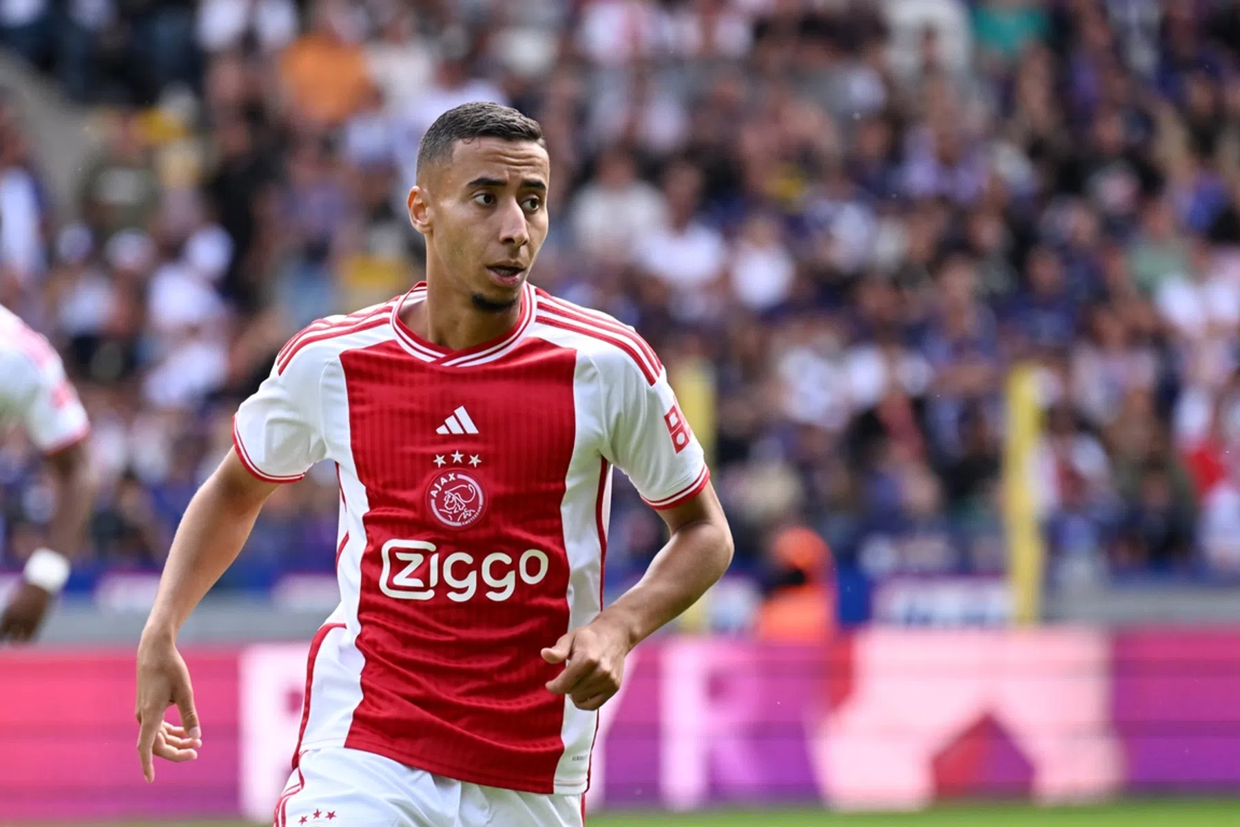 De missie van Ajax-talent Salah-Eddine: 'Ik ga vol voor mijn kans'