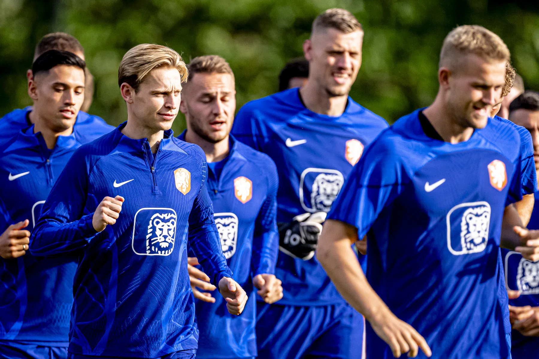 Koeman puzzelt met de positie naast Frenkie de Jong
