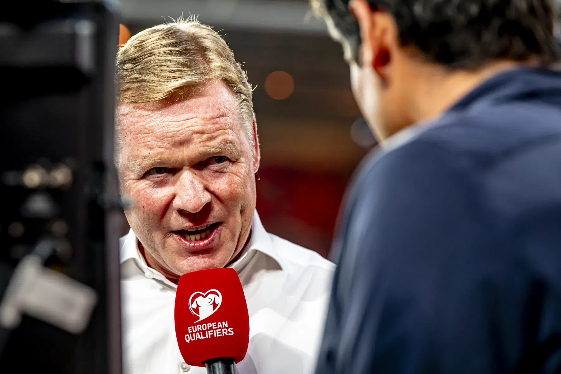 Koeman verklaart systeemwissel en keuze voor Blind en De Roon