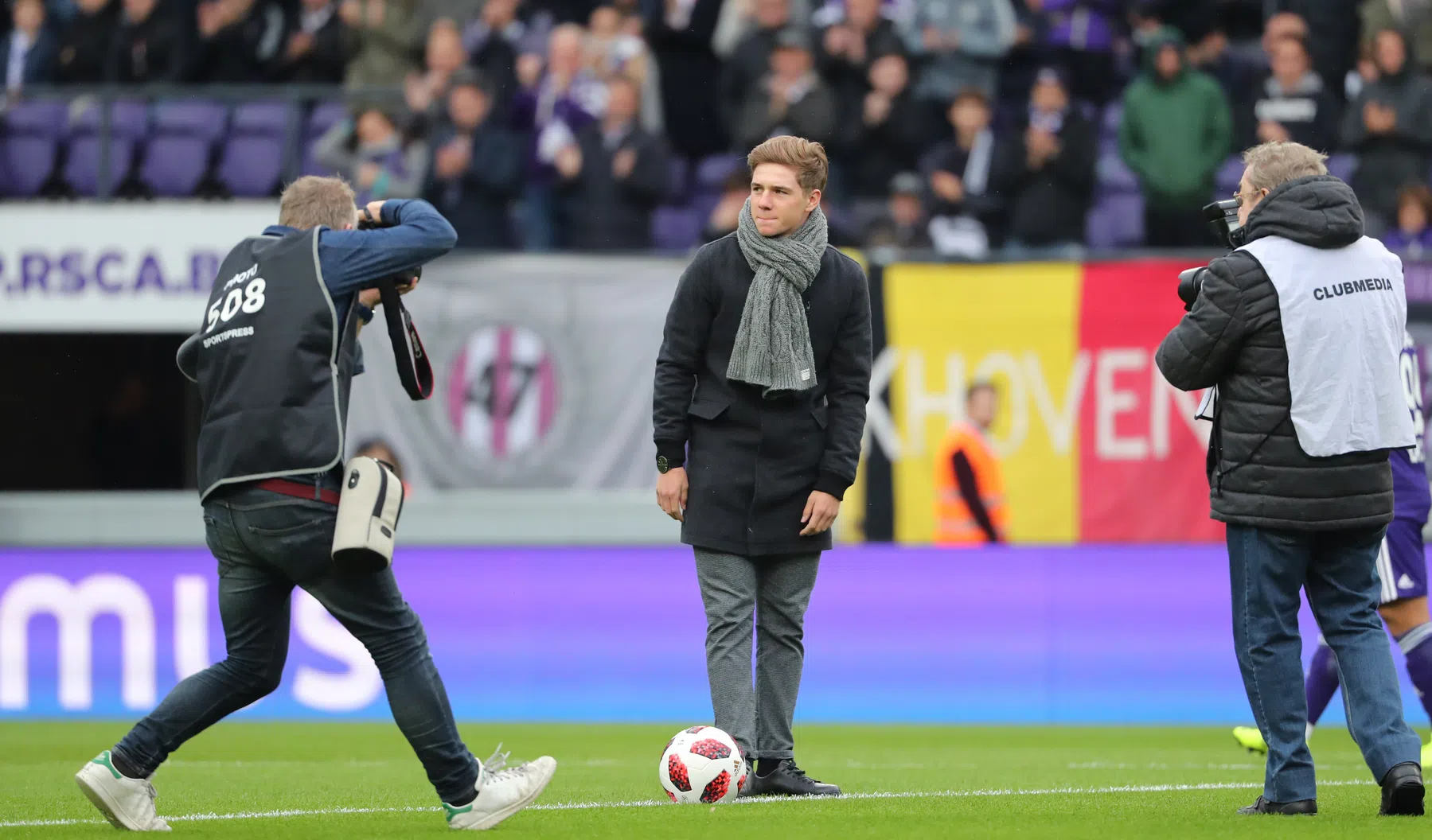 Evenepoel toont na etappe dat hij zijn voetbalkunsten nog heeft