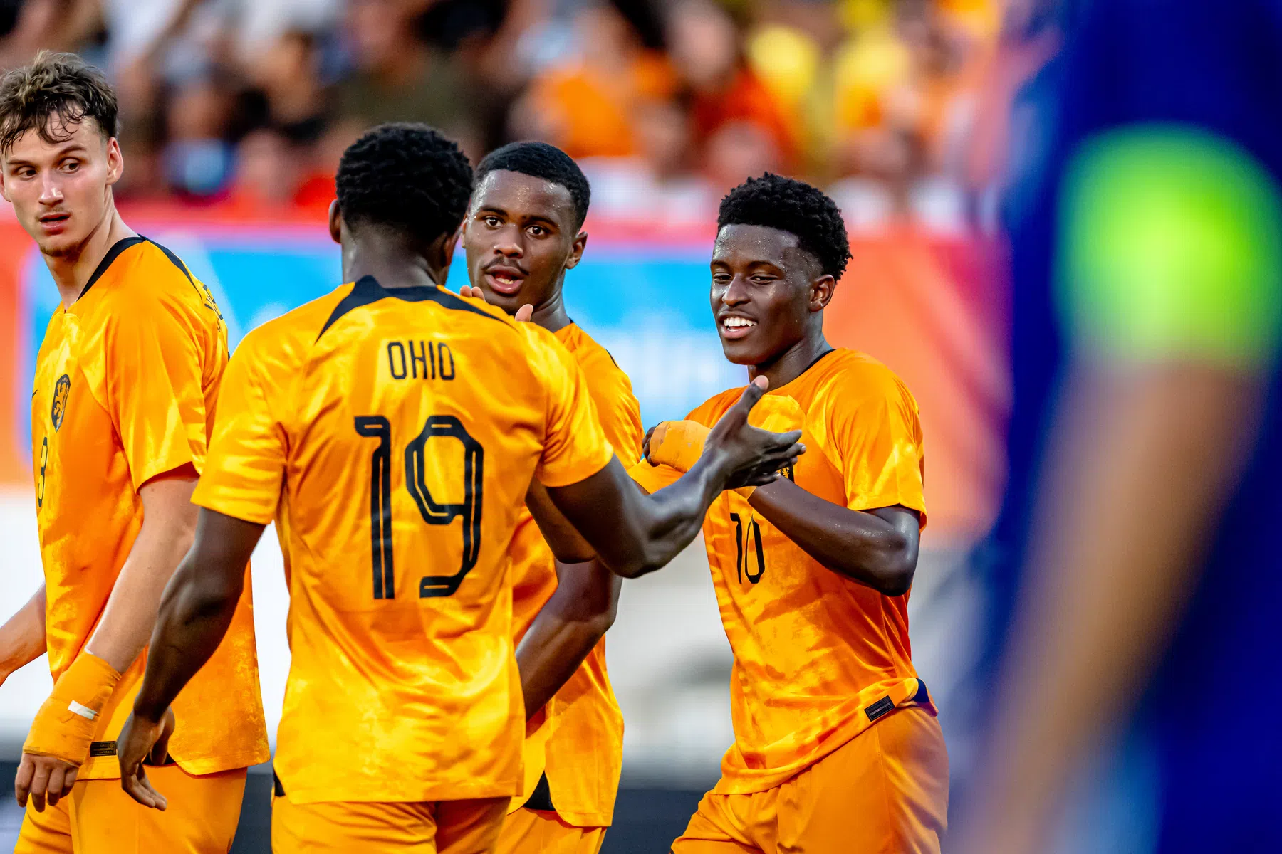 Jong Oranje met elf debutanten naar eerste succesje onder Reiziger