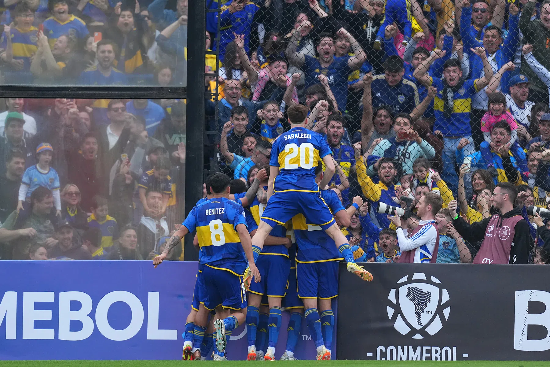Talenten van AZ grijpen in thriller tegen Boca naast wereldtitel