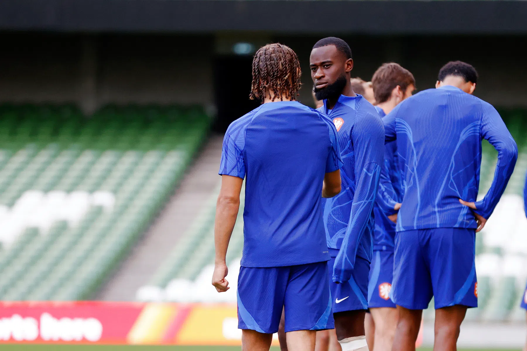 Geertruida niet tegen Ierland, Koeman moet speler weer teleurstellen