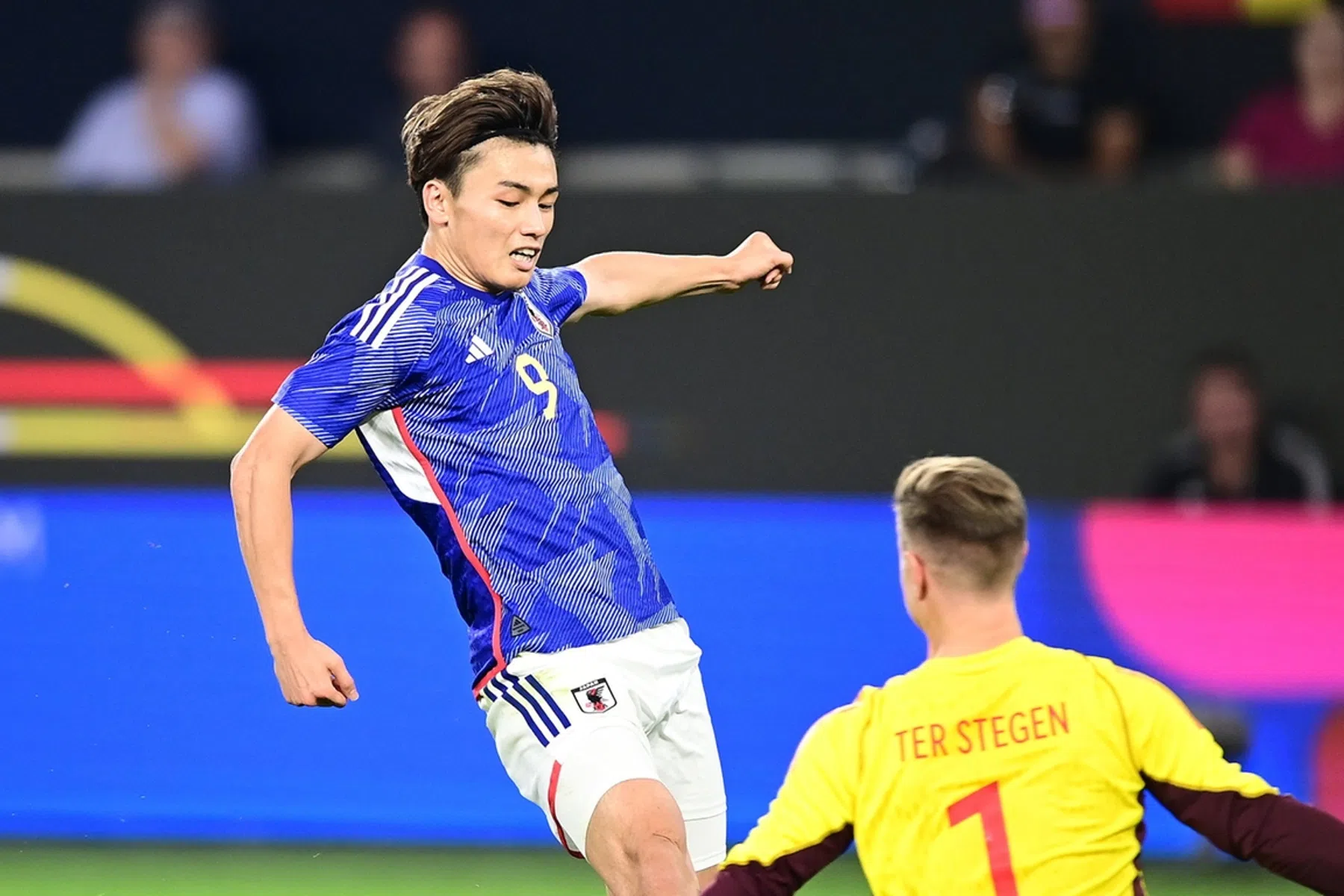 Feyenoord spitst de oren: Ueda verlaat trainingskamp Japan
