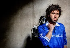 Thumbnail for article: Eindelijk een standbeeld voor o-ja-voetballer Wout Brama