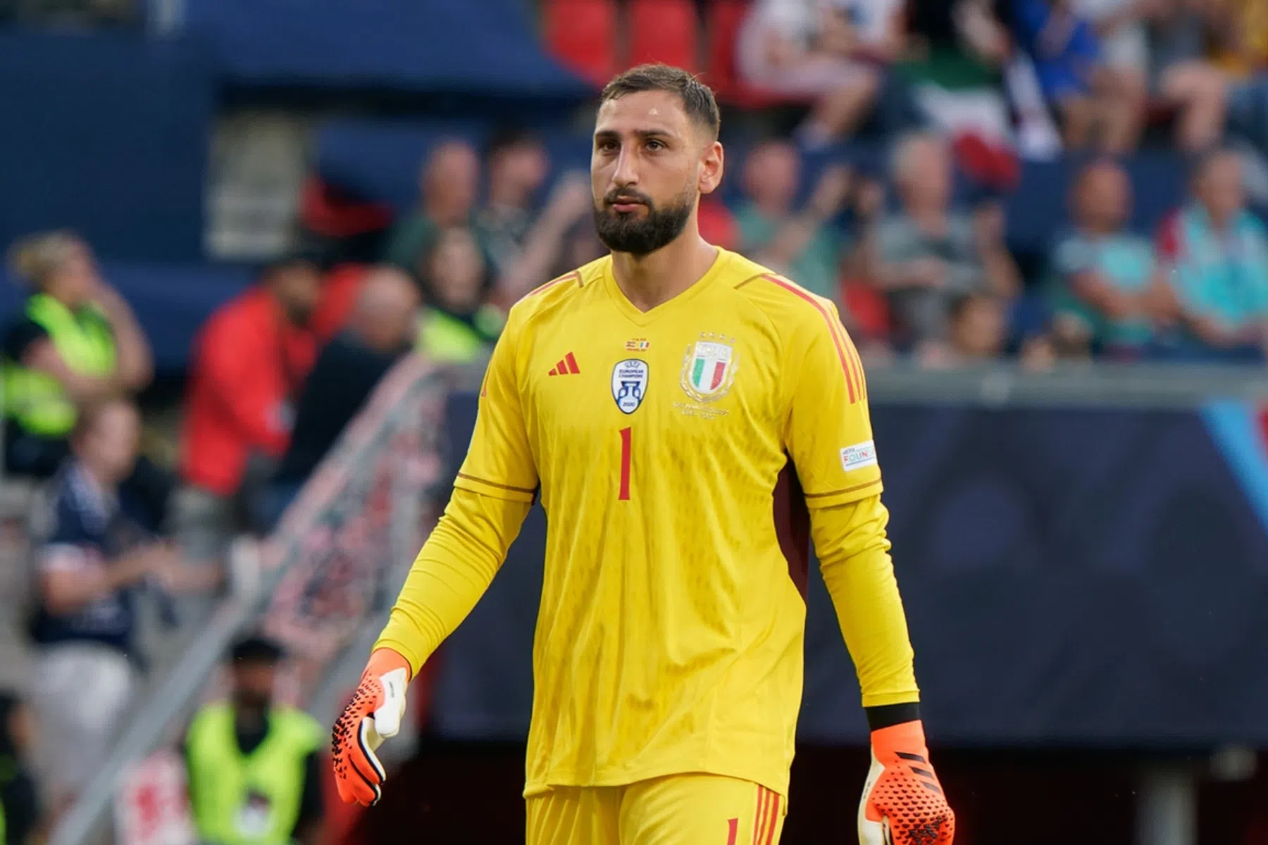 Italiaanse prominenten steunen bekritiseerde Donnarumma richting kraker