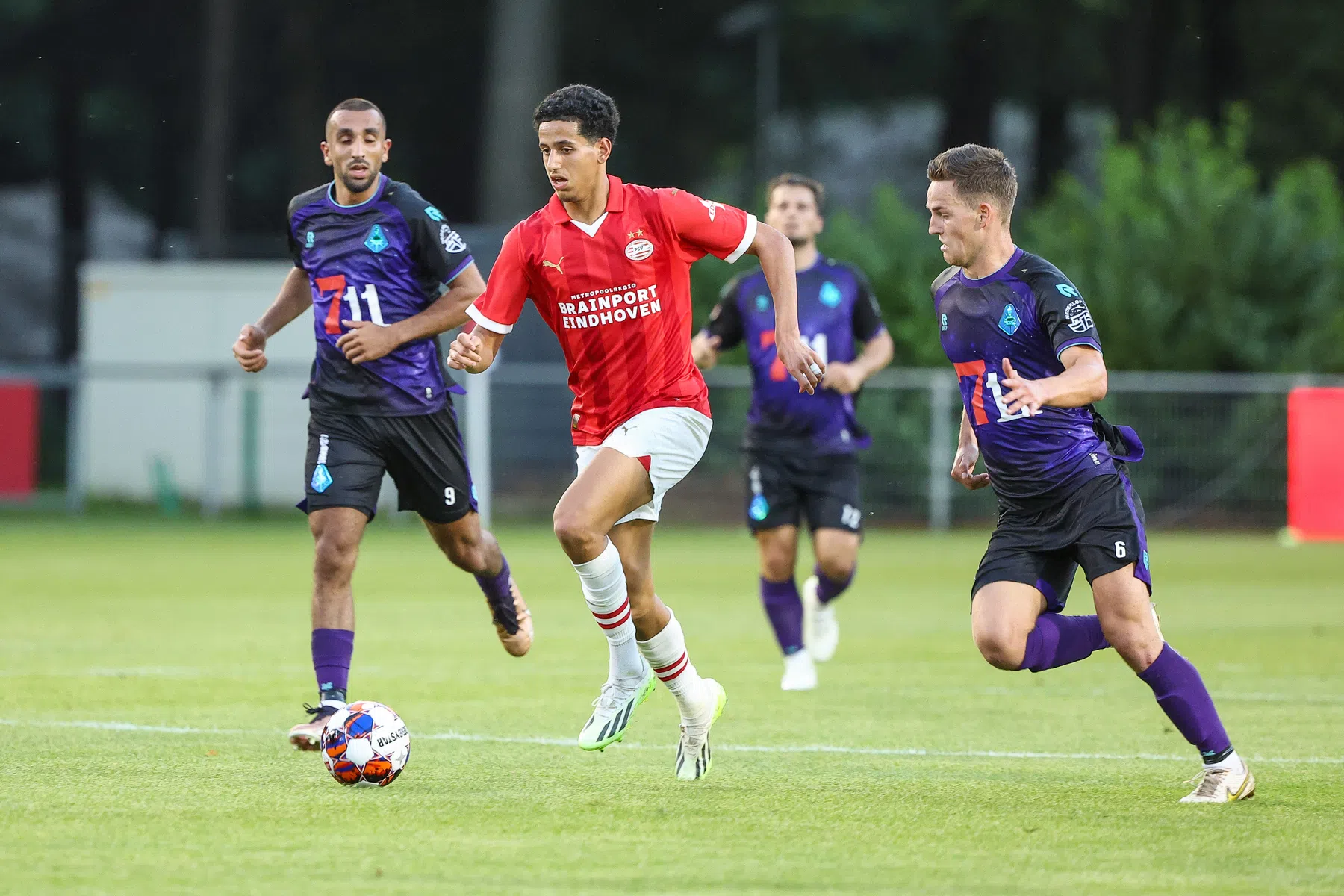 Titelhouder Jong PSV gaat vrolijk verder in prestigieus jeugdtoernooi