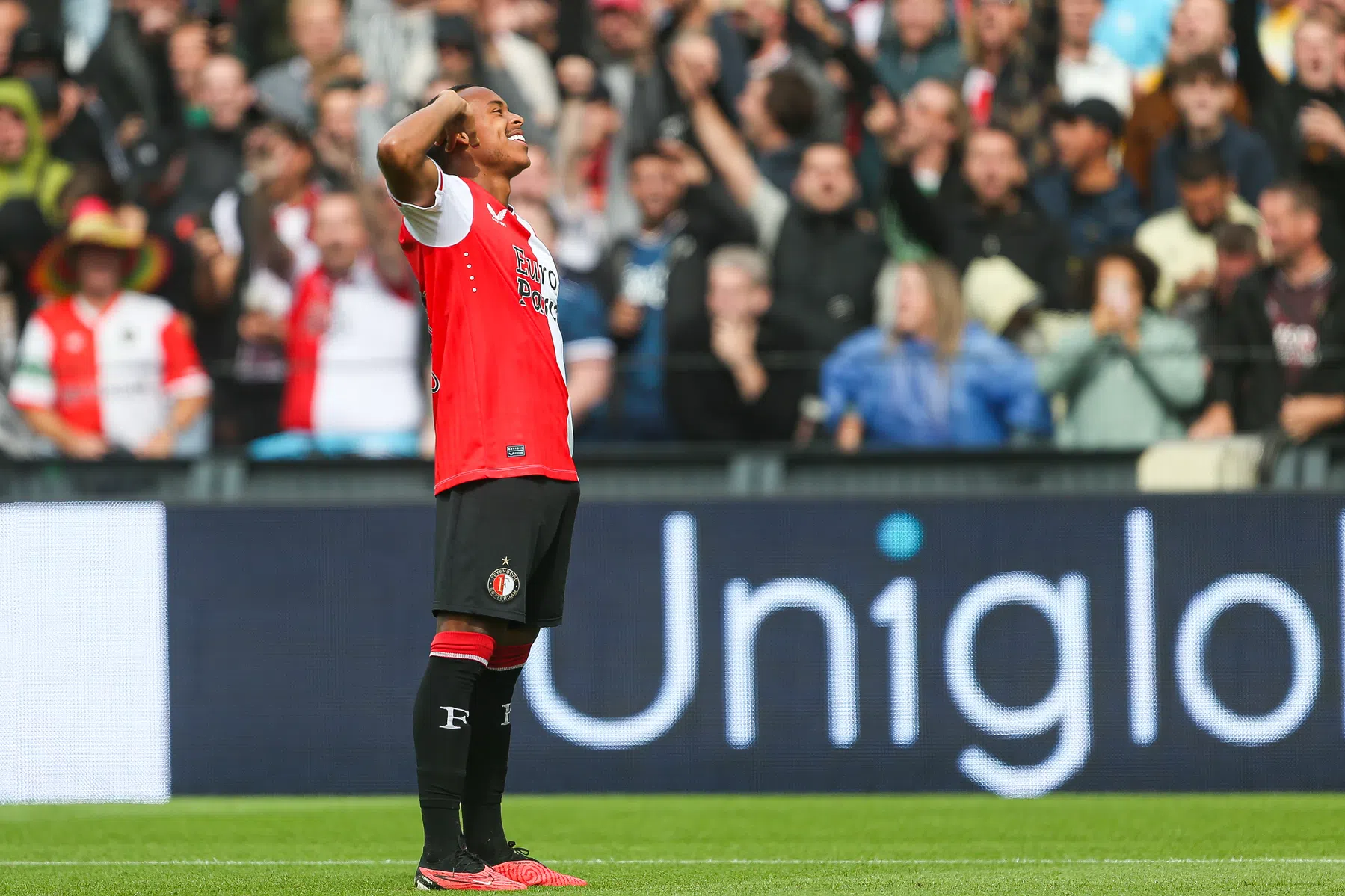'Bij blessure Ueda en schorsing Giménez kiest Slot voor Paixão in de spits'
