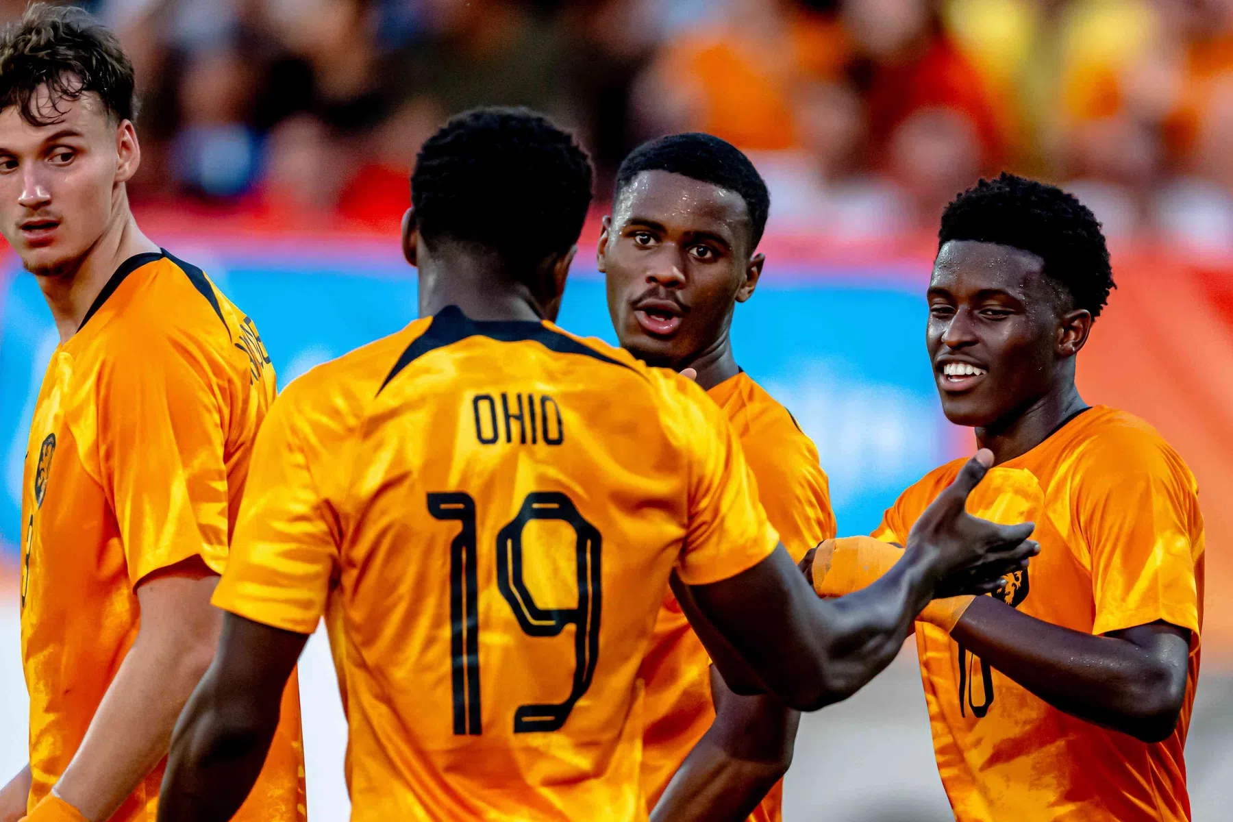 Ohio lacht om misser Babadi bij Jong Oranje: 'Hoe mis je dat?'