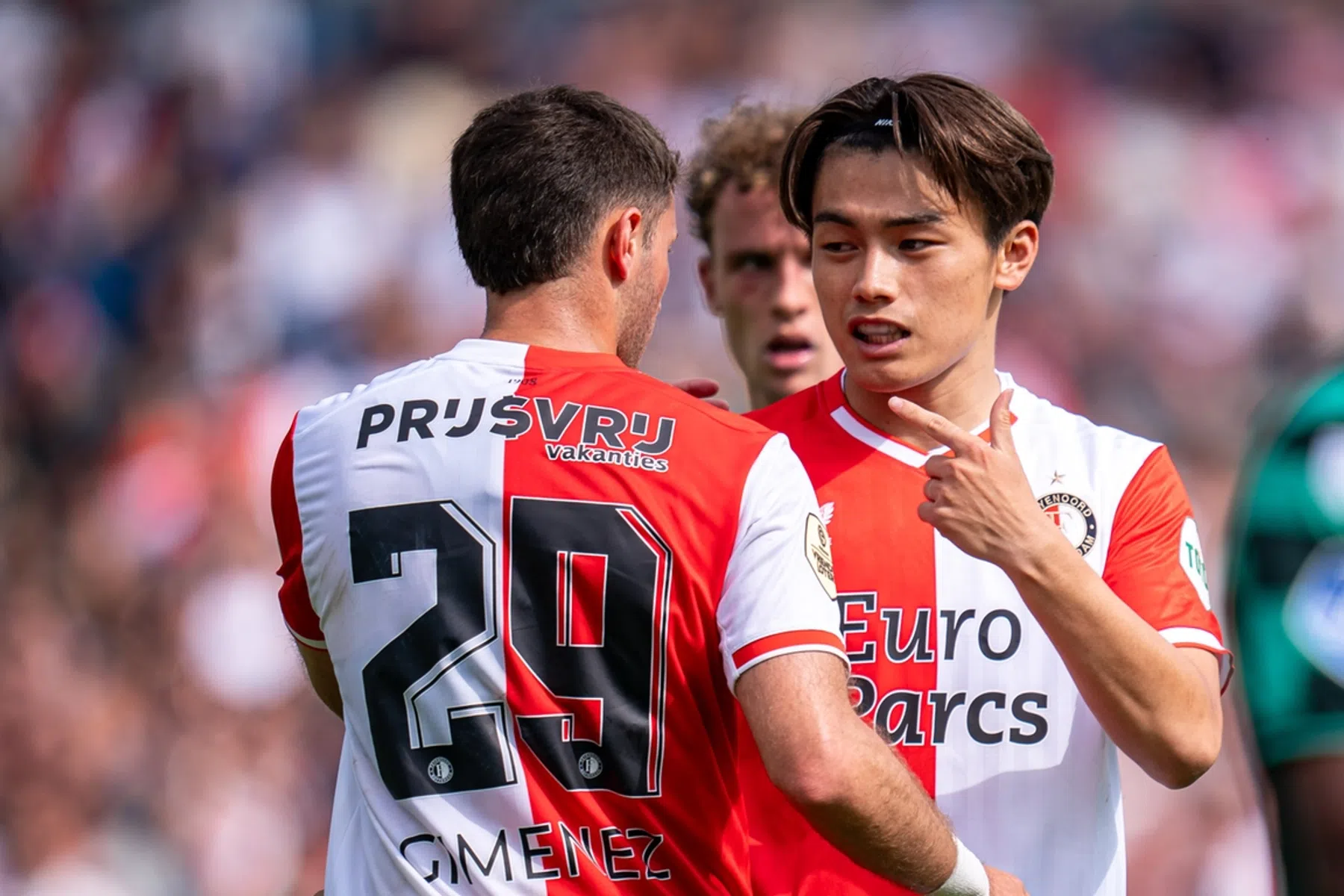 Blessure Ueda zadelt Slot op met spitsenprobleem bij start Champions League