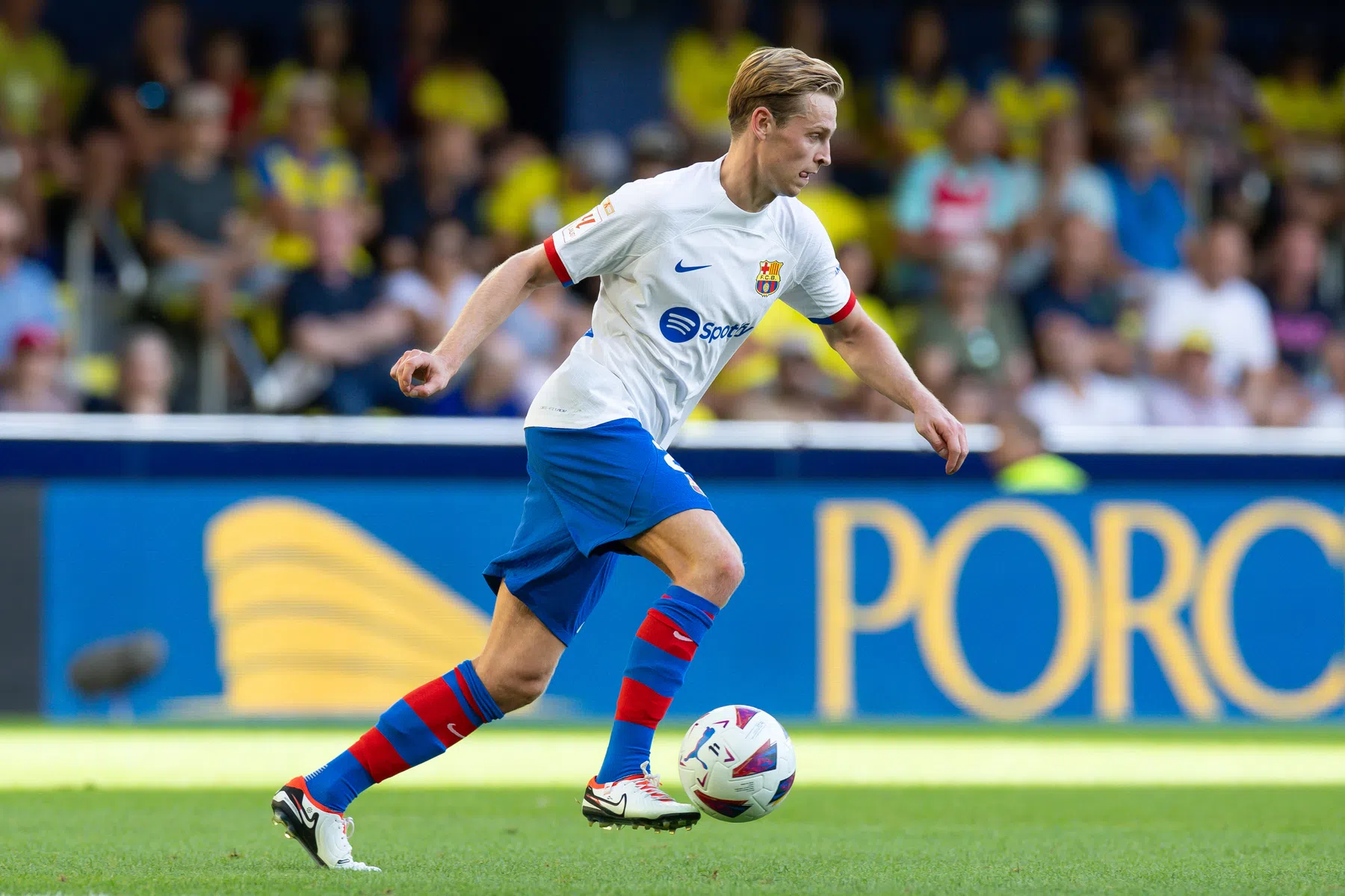 Frenkie de Jong bespreekt CL-groepsfase en piepjonge ploegmaat